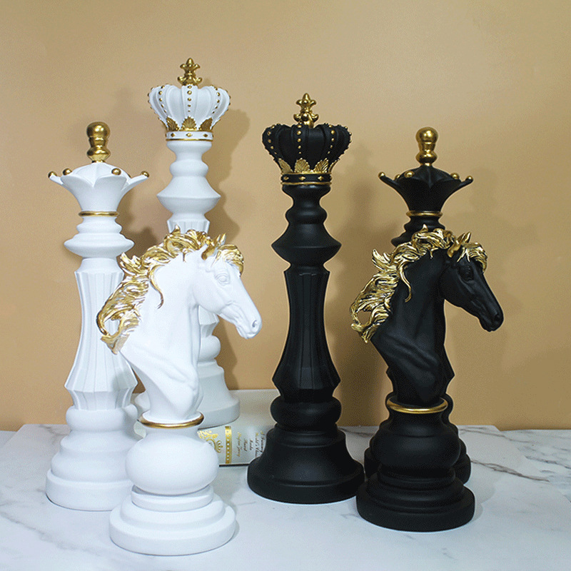 Queen Art Craft - ของตกแต่งโต๊ะหมากรุก รูปปั้นราชาหมากรุก ม้าสงครามราชินี ของตกแต่งสไตล์นอร์ดิก งานฝีมือเรซิ่นตกแต่งบ้าน